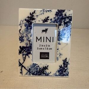 Studio Decor Floral Frame in Blue and White